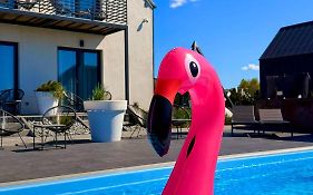 Loox Ostrovo- Boutique House-Noclegi Nad Morzem